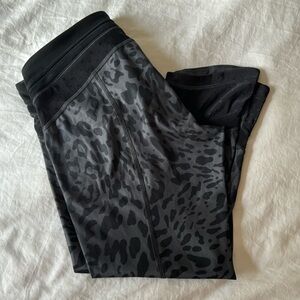 Lulu Lemon Just Breathe Animal Swirl Size 8